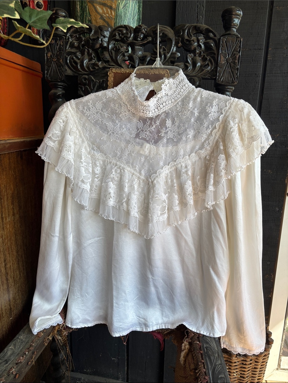 Gunnie Sax by Jessica McClintock Elegant Lace Sheer Top 9 juniors white satin